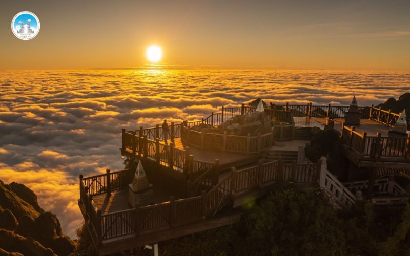 Điểm ngắm hoàng hôn đỉnh Ô Quy Hồ
